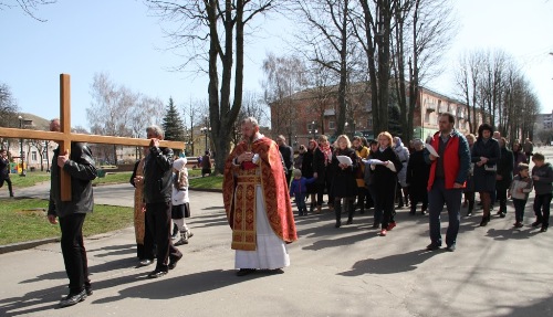 У Нововолинську вперше відбулася Хресна Дорога вулицями міста.(ФОТО)